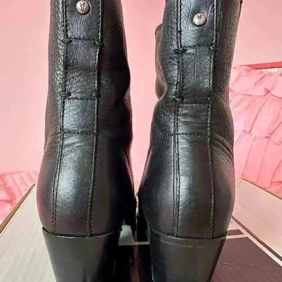 Frye Courtney Lace-Up Boots- size 7 - Picture 5 of 12
